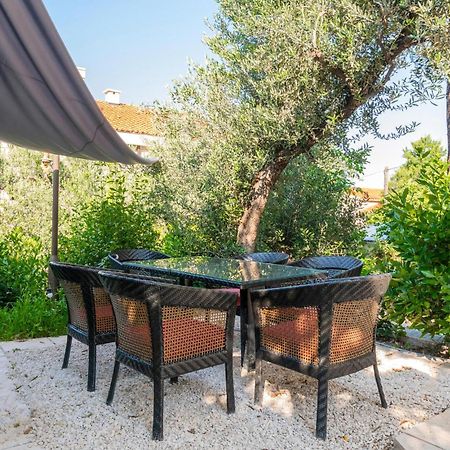 Awesome Apartment In Makarska With Wifi 외부 사진