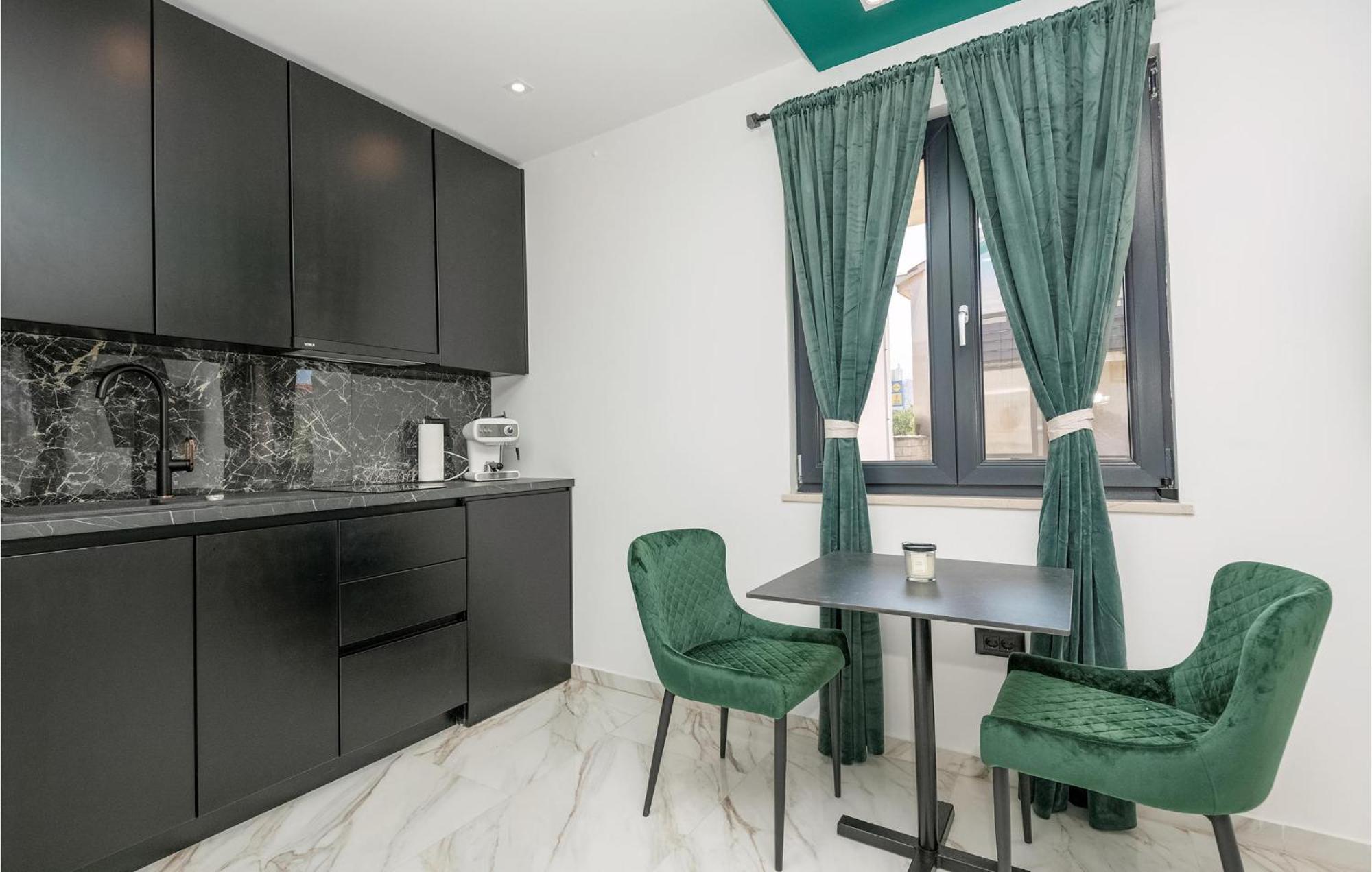 Awesome Apartment In Makarska With Wifi 외부 사진