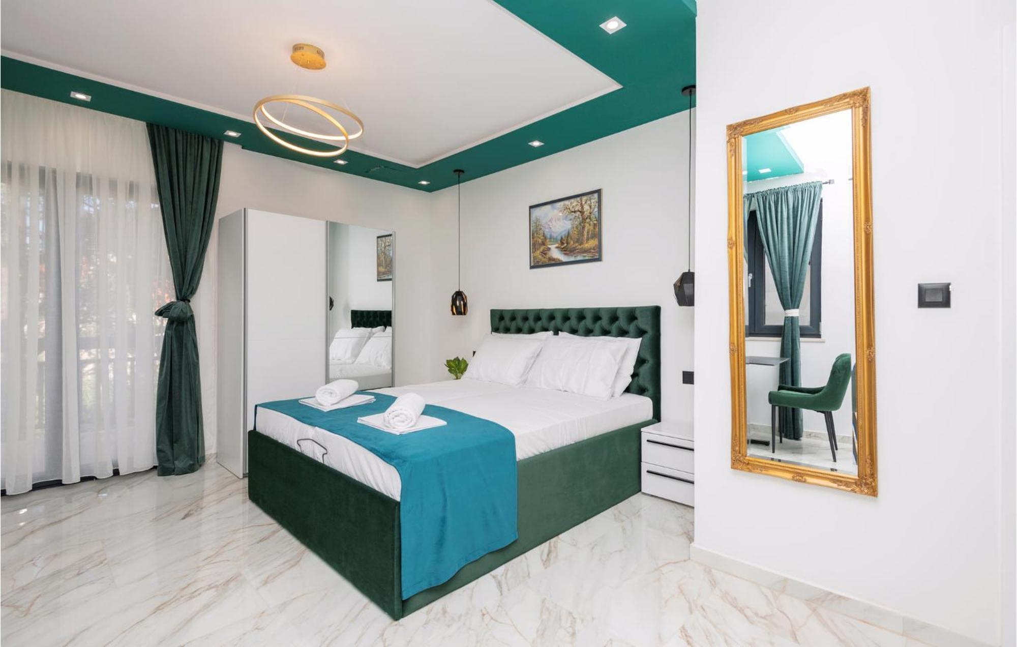 Awesome Apartment In Makarska With Wifi 외부 사진